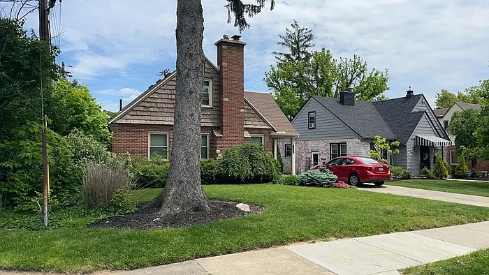 2400 Hillview Ave — Photo 3