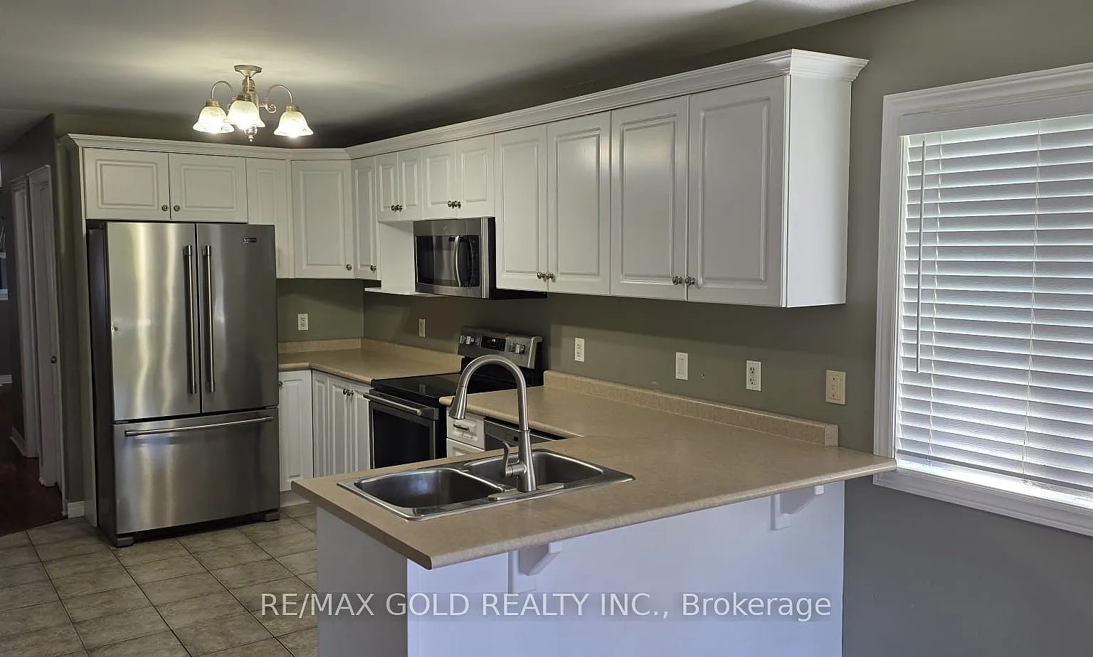 3 bed, $2,500 — Photo 3