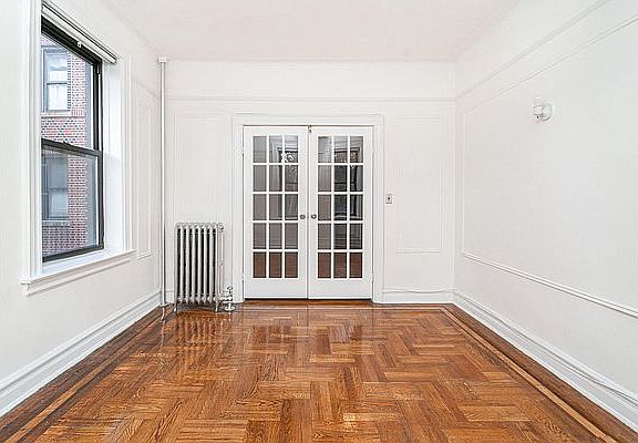 4th image of 3150 33rd St APT 8B