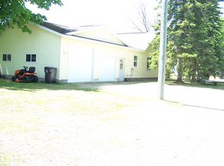 140 N 2nd St, Manistique, MI 49854