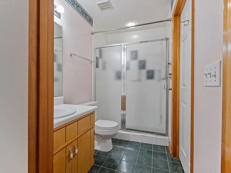2510 Golden Park Ln — Photo 18