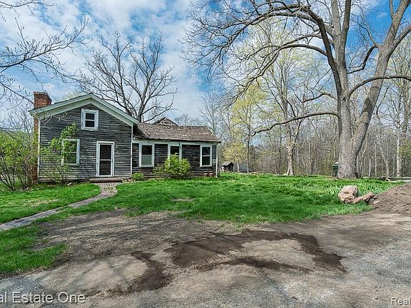 2nd image of 947 E Tienken Rd