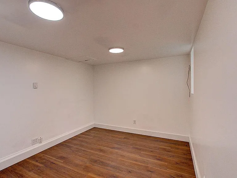 232 N 200 W #12 — Photo 7