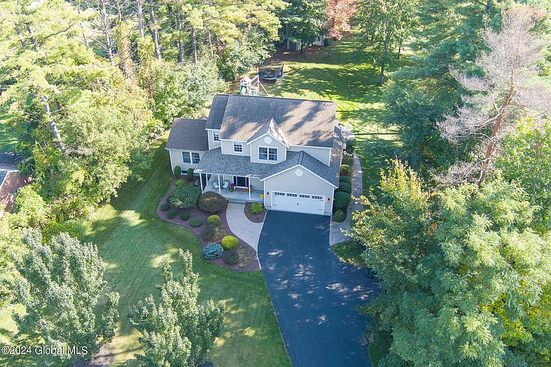 2nd image of 187 Lake Hill Road