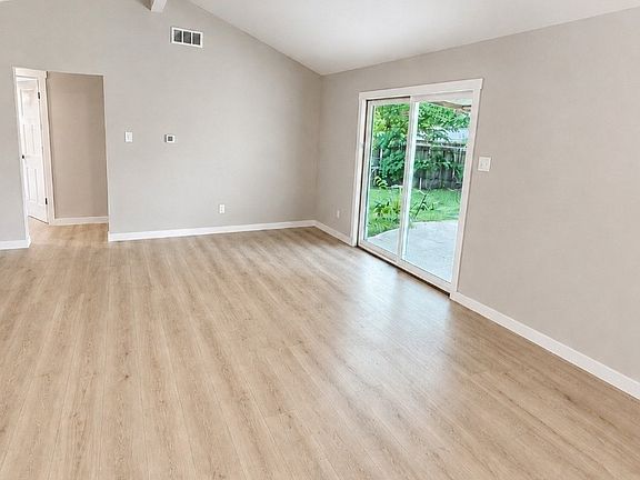 4th image of 1221 Greenway Dr