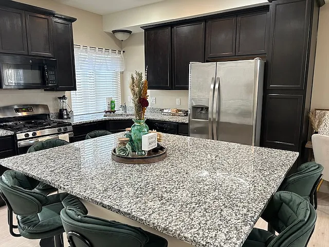 415 S 740 E — Photo 17
