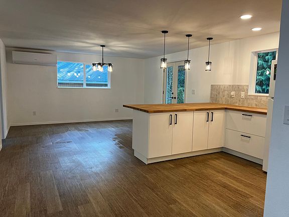 3rd image of 22105 Veteran St NE