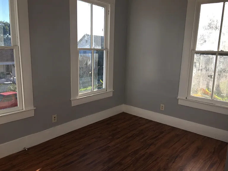 2806 Avenue M 1/2 — Photo 3