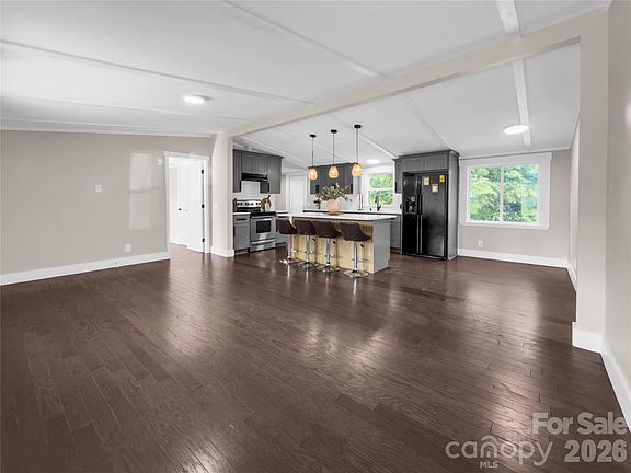 5th image of 2240 Emerald Ln