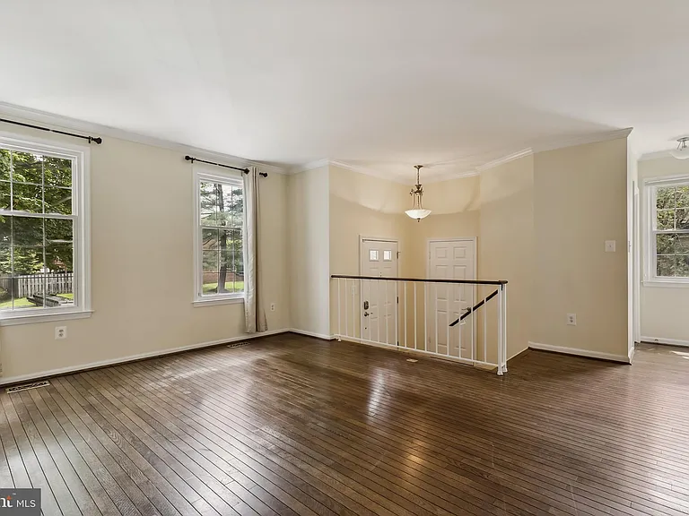 7230 Taveshire Way — Photo 2