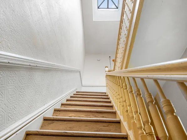 62-22 Myrtle Avenue image 4 of 16