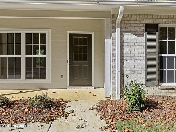 4th image of 407 E Hillsdale Dr