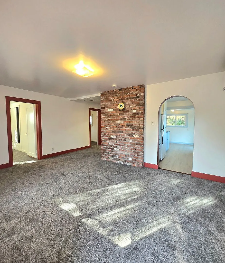 North Beach 2 Bed, 1 Bath Fully renovated 1925 Cottage For Rent! — Photo 2