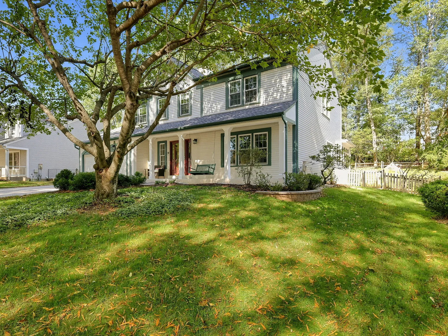 4 bed, 3.5 bath, 2024 sqft, $3,500 — Photo 2