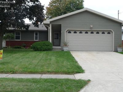 136 Sunset Dr, Bellevue, OH, 44811