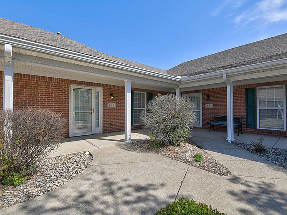 2nd image of 832 Garden Pointe Dr #832