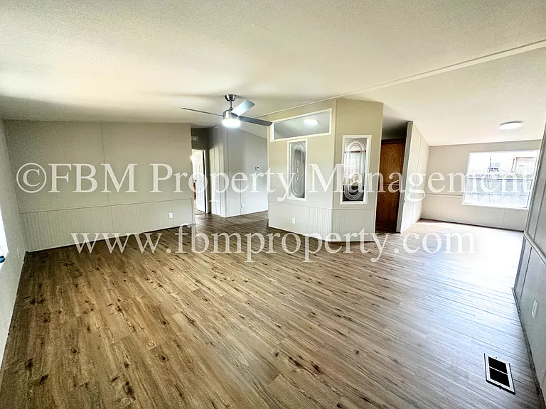 402 E College Ave — Photo 3