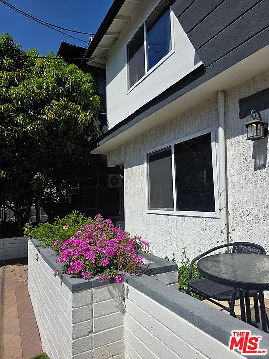 1922 N Vista Del Mar Ave #3