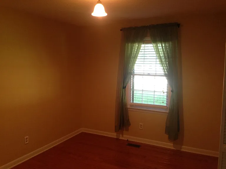512 Layne St — Photo 12