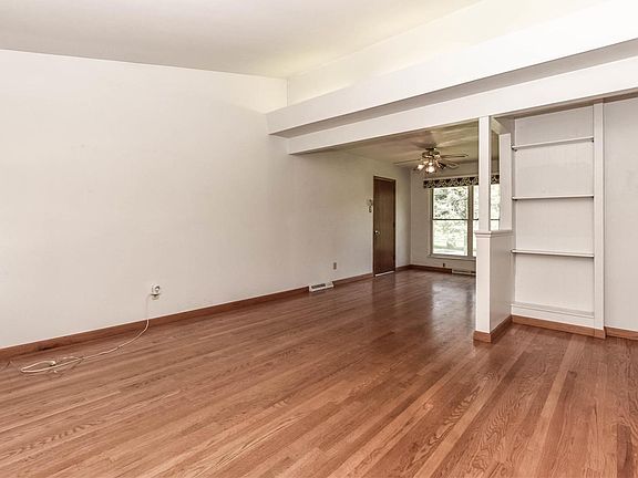 4th image of 2500 Chaucer Ave