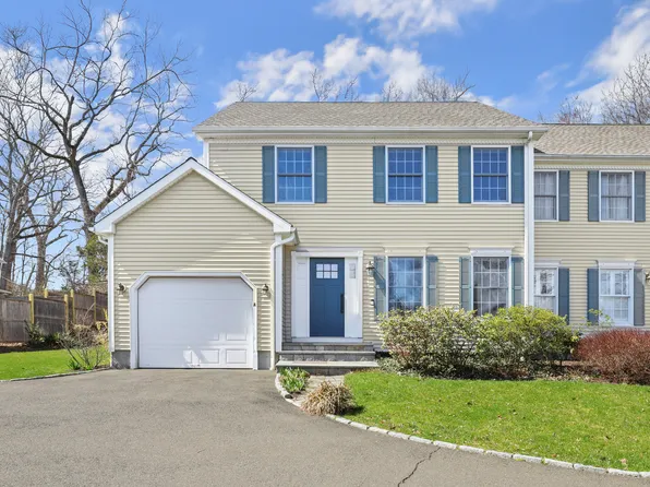 138 Forest Street #1, New Canaan, CT 06840