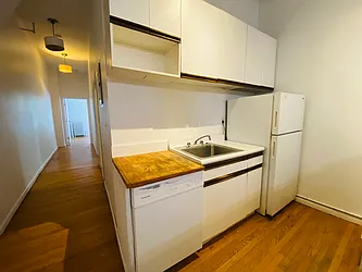 Rented by R New York