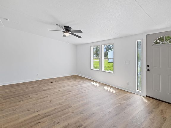 3rd image of 618 Ethel Dr