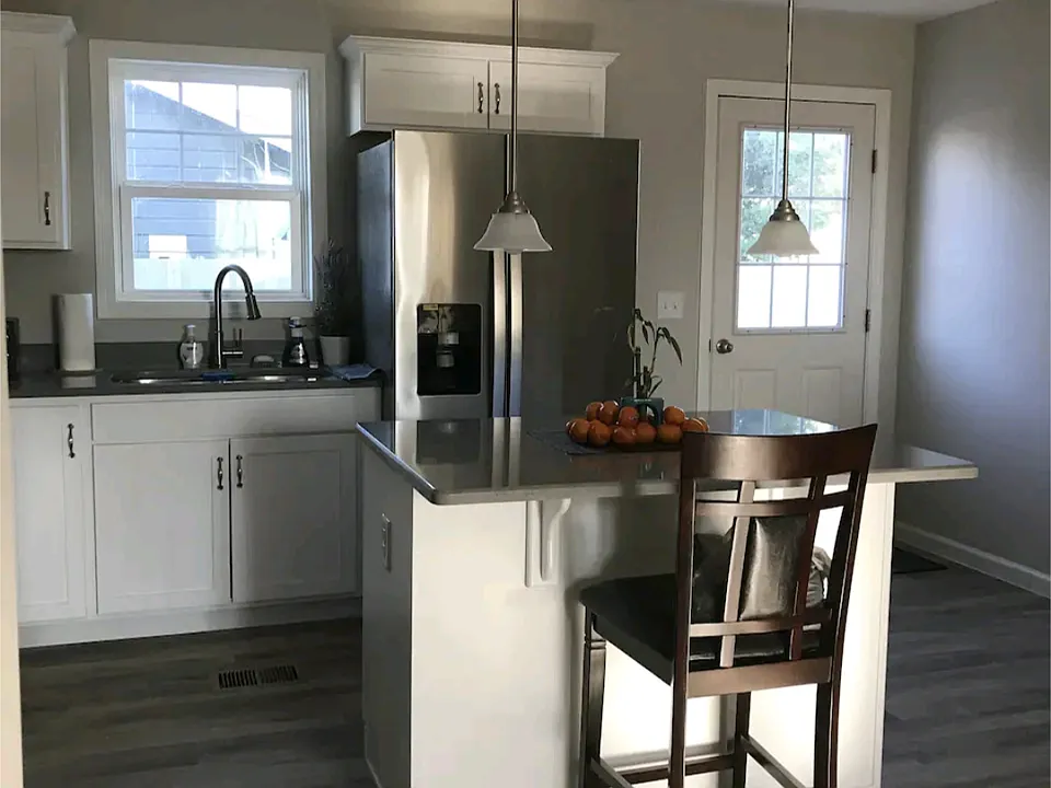 142 W Daggett St #4