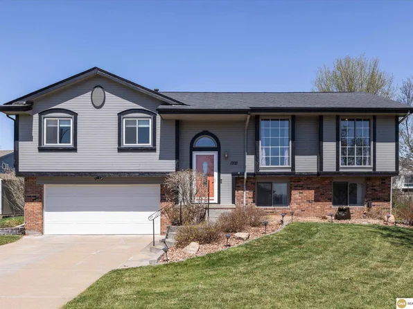 1702 Savannah Dr, Papillion, NE 68133