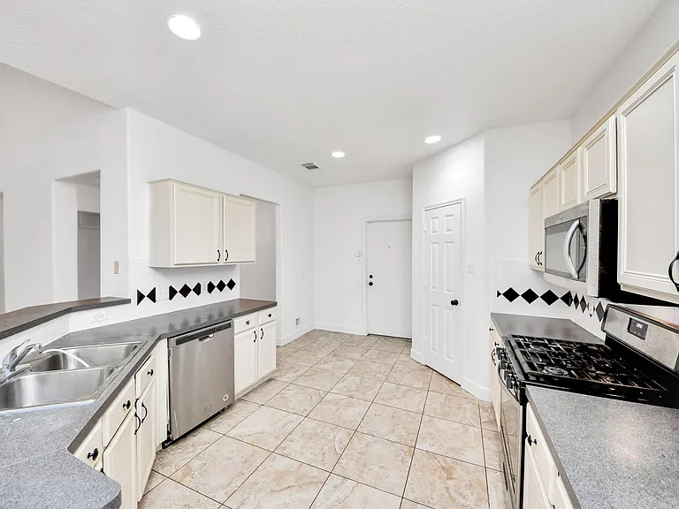 13515 Scarab Dr — Photo 15