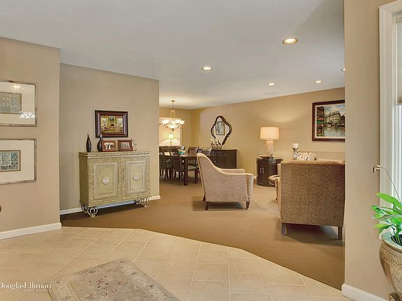 4th image of 34 Ivy Dr
