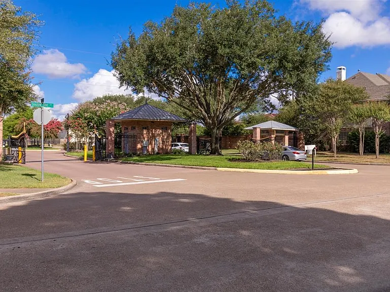 3827 Shady Breeze Dr — Photo 31
