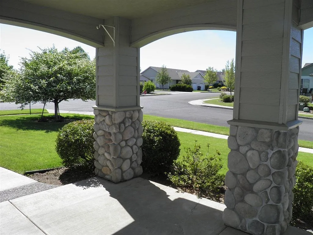1305 Ne Tucson Way, Bend, Oregon 97701 - The Village — Photo 2