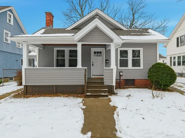 72 Sunapee St, Springfield, MA 01108