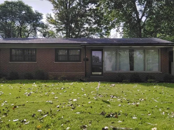 2 Saint Rose Ct, Florissant, MO 63031