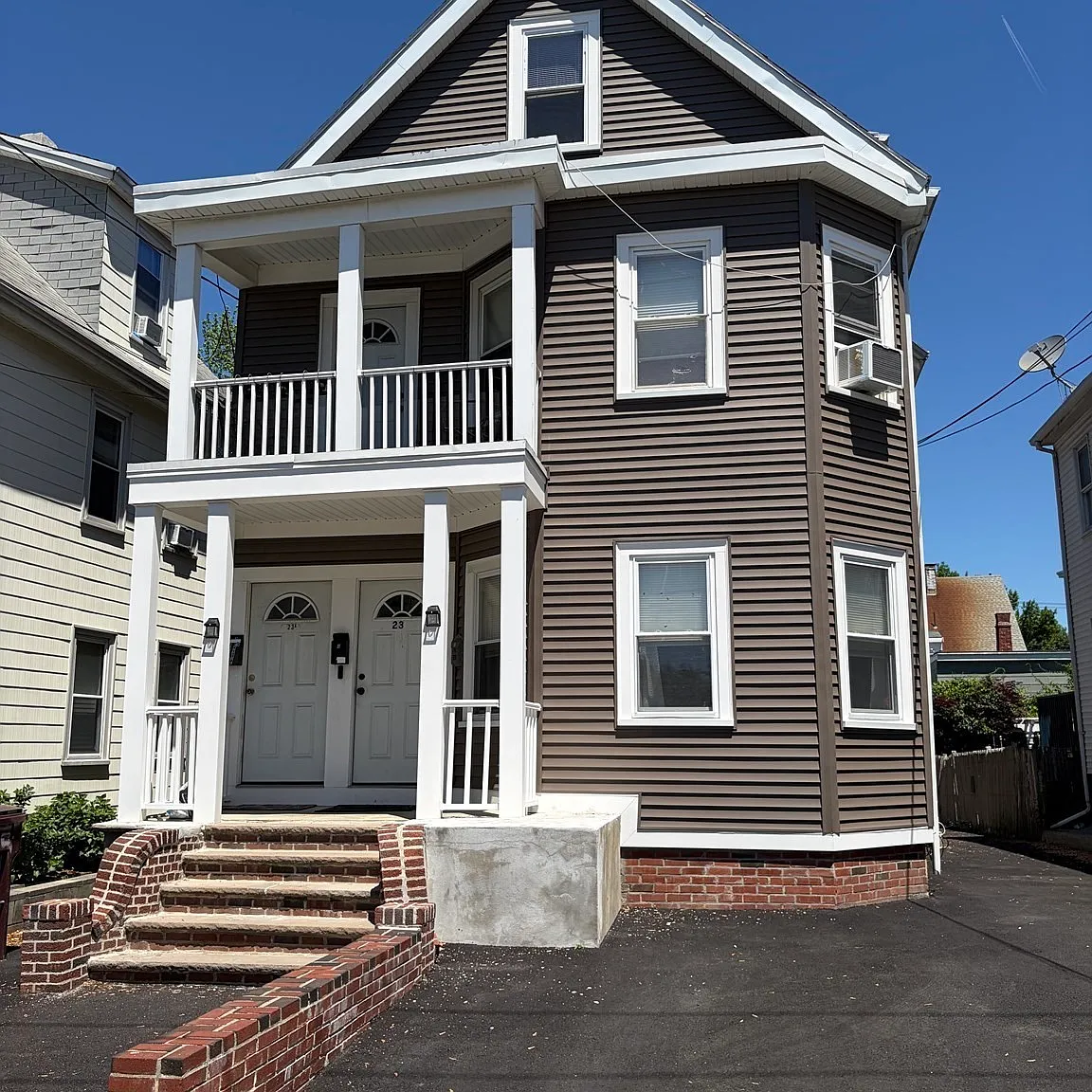 2 bed, 1.0 bath, 1012 sqft, $2,050 — Photo 1