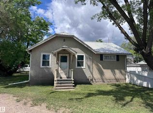 9836 100th St, Westlock, AB T7P 2R2