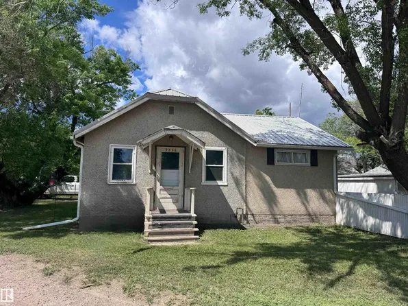 9836 100th St, Westlock, AB T7P 2R2