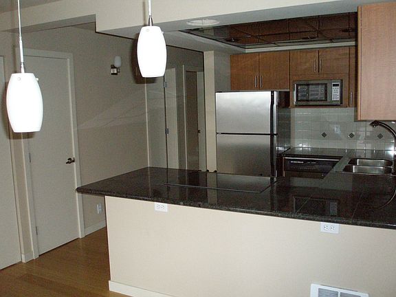 3rd image of 905 Cherry St #A-605