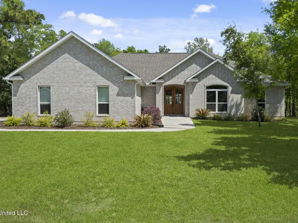 1420 Wesleyan St, Gautier, MS 39553