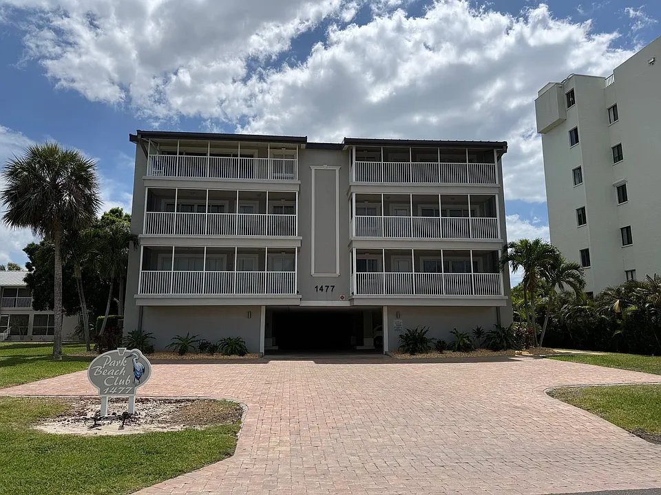 1477 Park Beach Cir #31