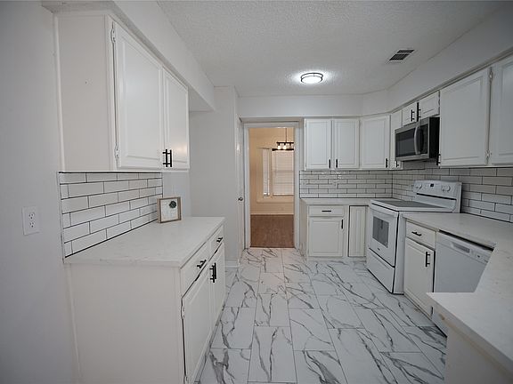 5th image of 3007 Pacifica St
