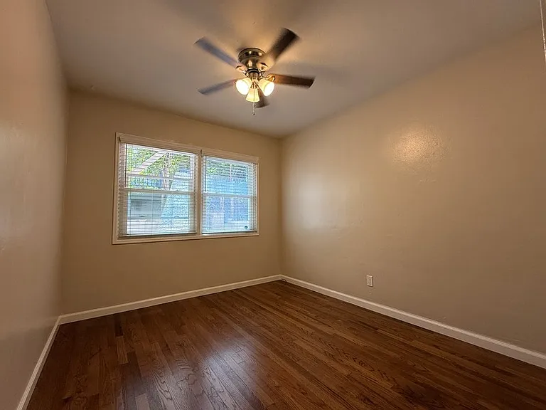 3109 Jarvis St — Photo 11