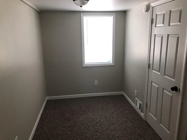 425 Oak St — Photo 6