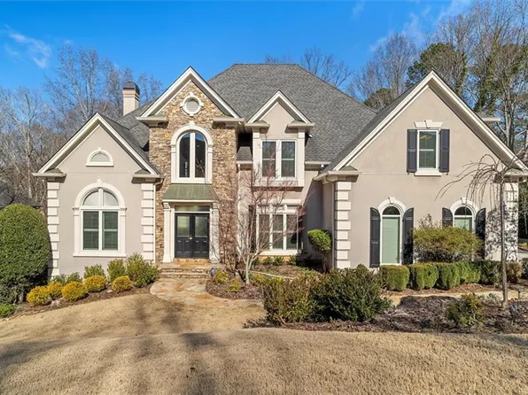8210 Sentinae Chase Dr, Roswell, GA 30076