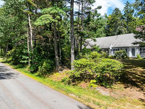 3rd image of 32 Presley Drive