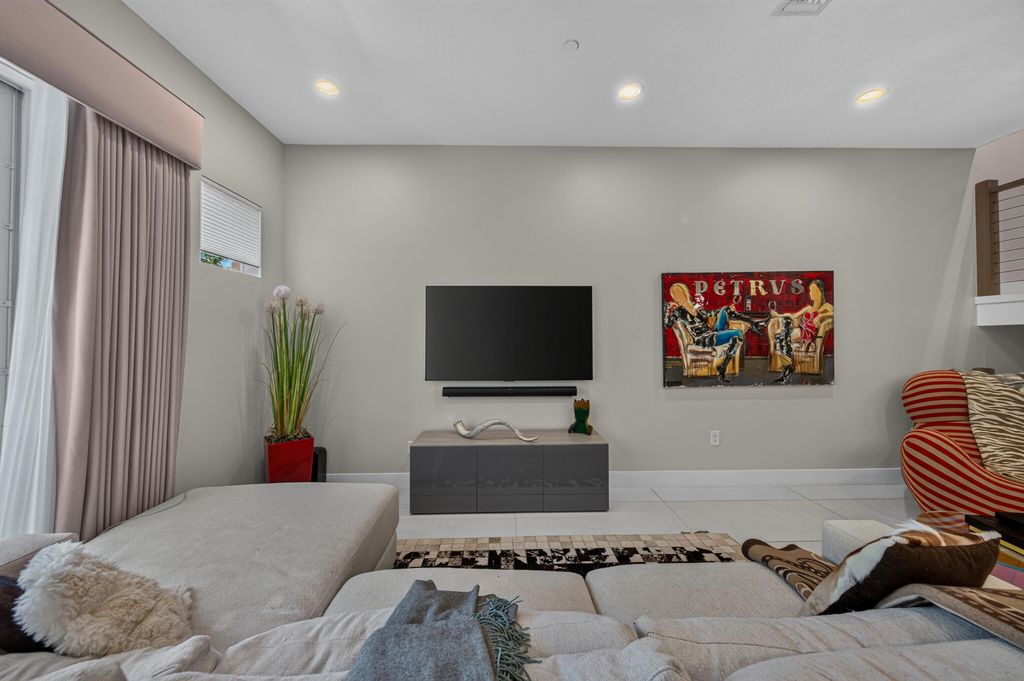 3224 NE 4th Street, photo 3