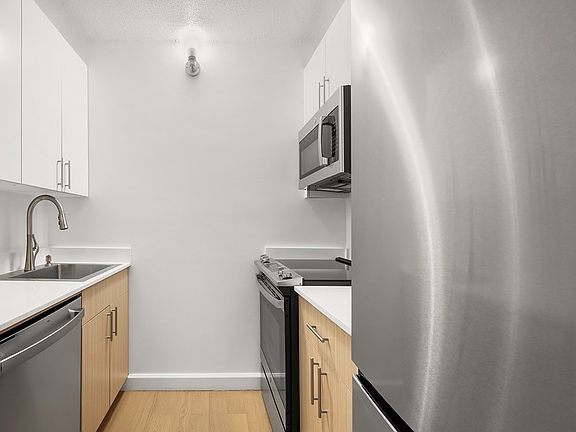 4th image of 250 W 19th St APT 3K