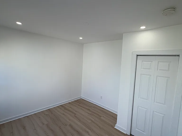 142 Cowles St — Photo 8