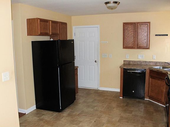 4th image of 136 Drewsbury Dr